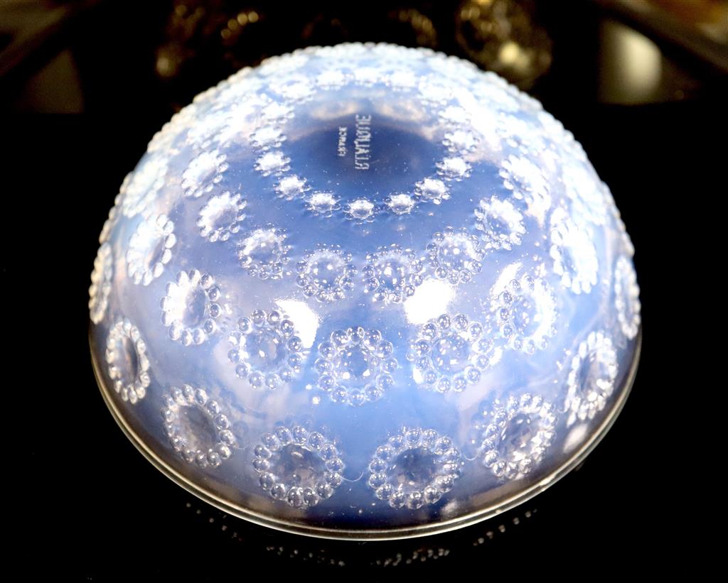 René Lalique. A pre-war opalescent glass Asters pattern bowl, no.3304, designed in 1935, 13.5cm diameter